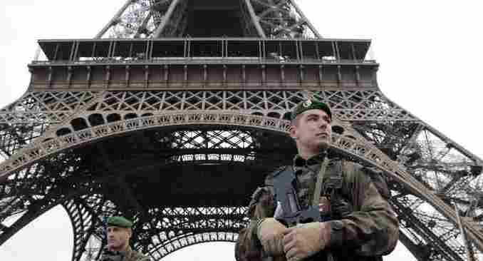 Isis: lo stile di Hollande e quel “copia e incolla” da…