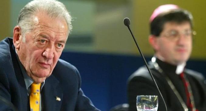 Il fondo: Rotta verso il porto presidiato da Mirko&nbsp;Tremaglia