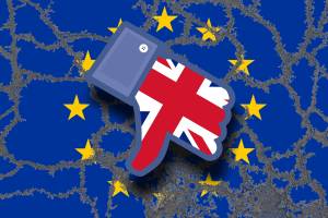 Symbolbild zum drohenden Brexit nach der von David Cameron angestrebten Volksabstimmung in Großbritannien zum Verbleib in der EU Europäische n Union: erodierende Flagge der EU und Facebook Dislike mit Daumen nach unten und Union Jack Symbol image to threat after the from David Cameron desired Referendum in UK to Remaining in the EU European n Union Eroding Flag the EU and Facebook dislike with Thumb after below and Union Jack
