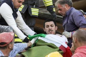 A man injured is carried by rescuers in Amatrice, central Italy, where a 6.1 earthquake struck just after 3:30 a.m., Italy, 24 August 2016. The quake was felt across a broad section of central Italy, including the capital Rome where people in homes in the historic center felt a long swaying followed by aftershocks. ANSA/ MASSIMO PERCOSSI
