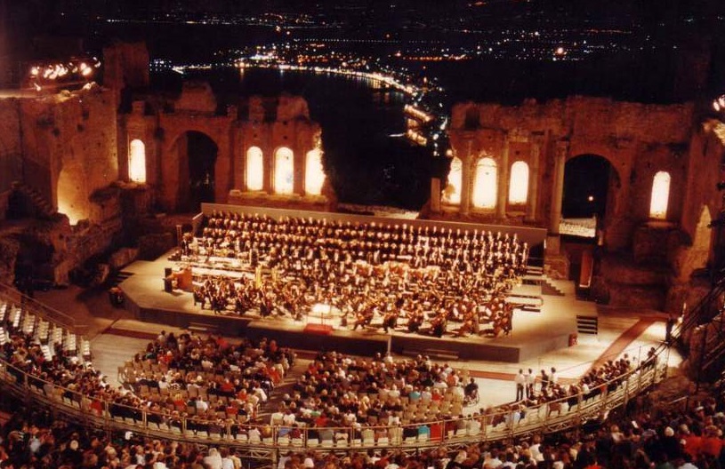 teatro-greco-taormina-notturna