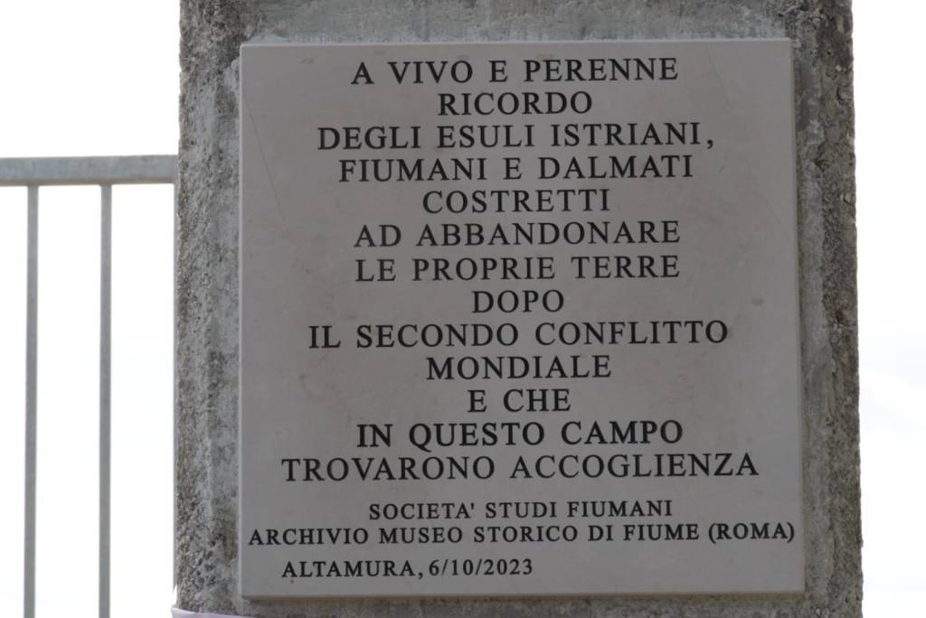 Menia (Fdi) ad Altamura: una lapide per gli esuli istriani-giuliano-dalmati. “Conservare la memoria di una storia per troppi anni silenziata dalla propaganda italiana filo&nbsp;titina”